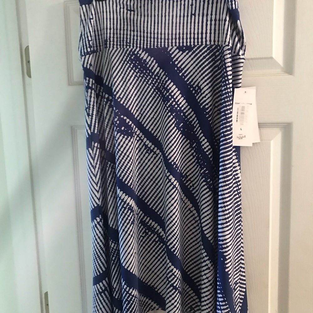 Skirt Handkerchief style hem.
